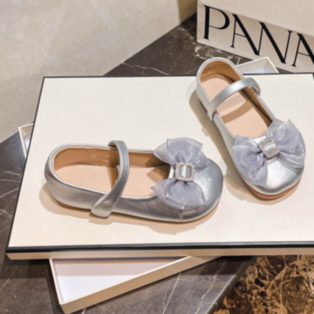 男女童鞋，微瑕品 介意勿拍！2