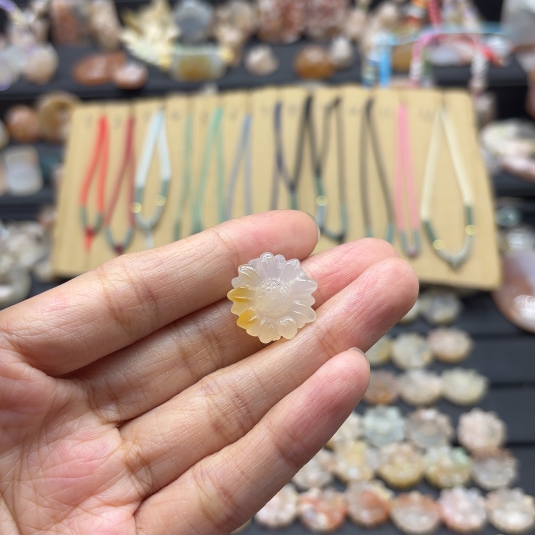 昔***日玛瑙/玉髓未镶嵌颈饰