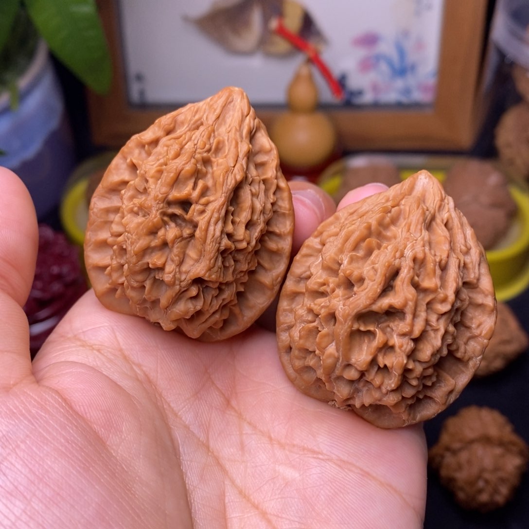 文玩核桃把件38十三陵鸡心
