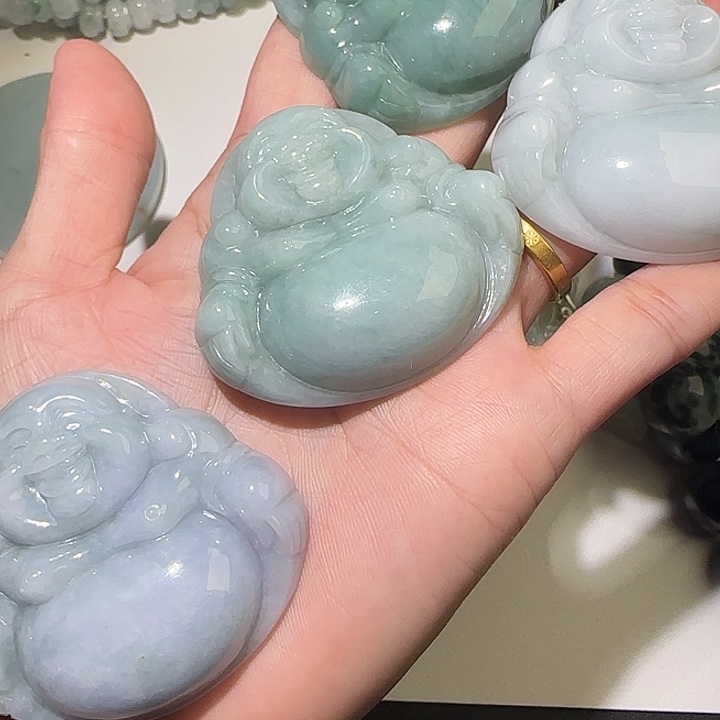 鲸***说翡翠未镶嵌颈饰翡翠