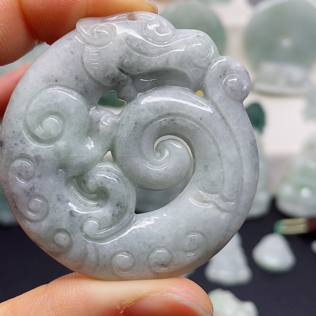 翡翠颈饰未镶嵌吊坠