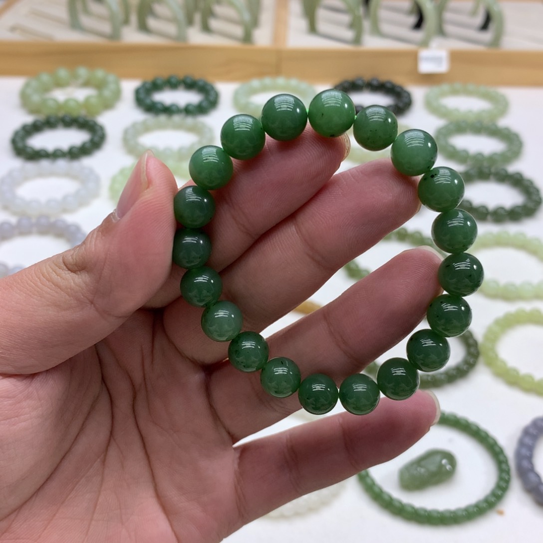 和田玉手串（猕猴桃碧玉9.5）未镶嵌