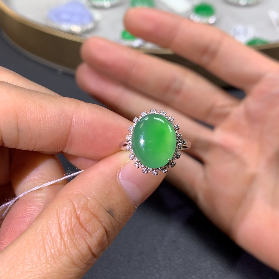 翡翠戒指18K金镶嵌翡翠