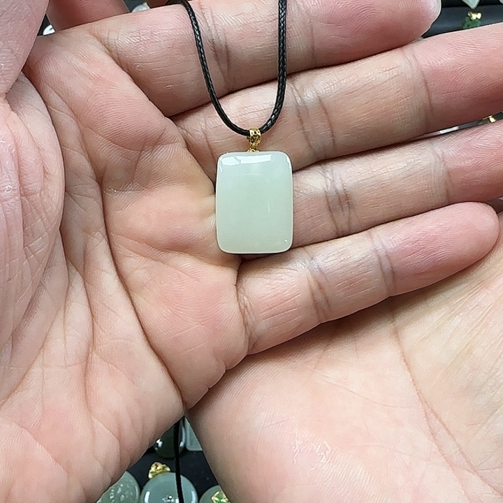 和田玉吊坠(不含链)18K金镶嵌