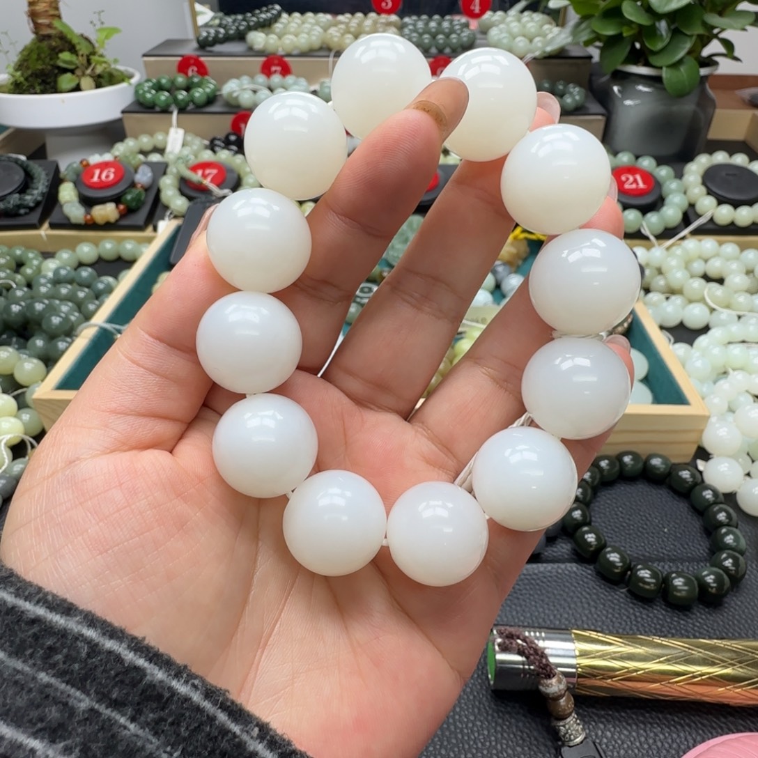 羽****和田玉未镶嵌手链20