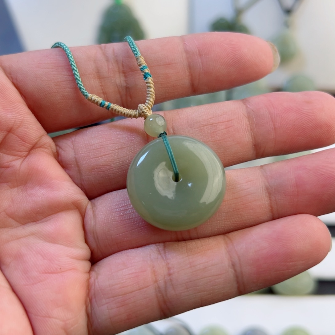 吊坠(赠链)未镶嵌和田玉666