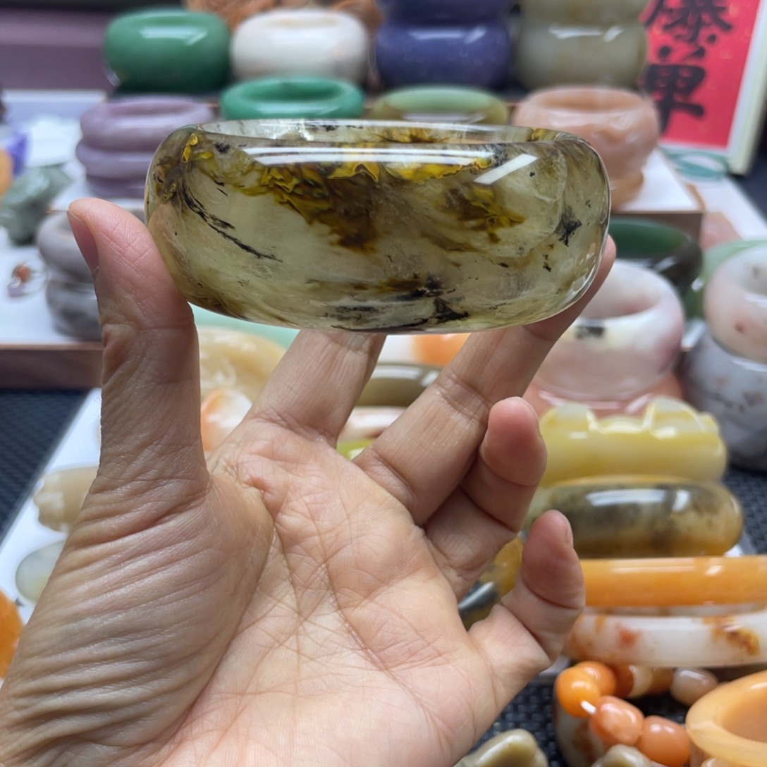 石英岩玉未镶嵌手镯