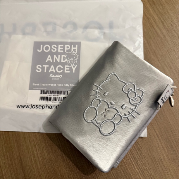 【首尔限定】Hello Kitty 联名 Joseph and Stacey 护照夹 银色