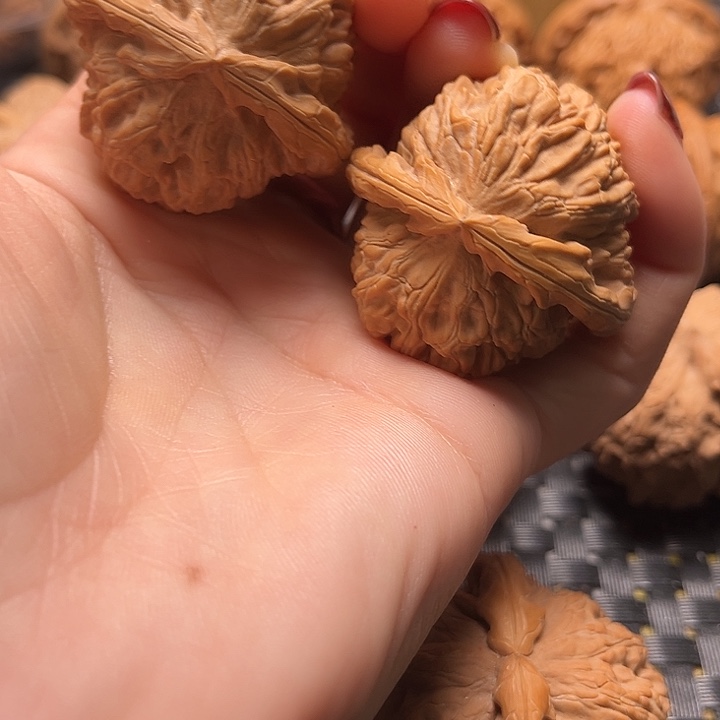 文玩核桃把件40三角白