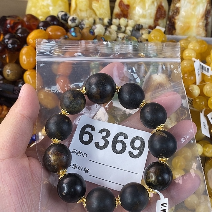 蜜蜡未镶嵌珠宝奇石