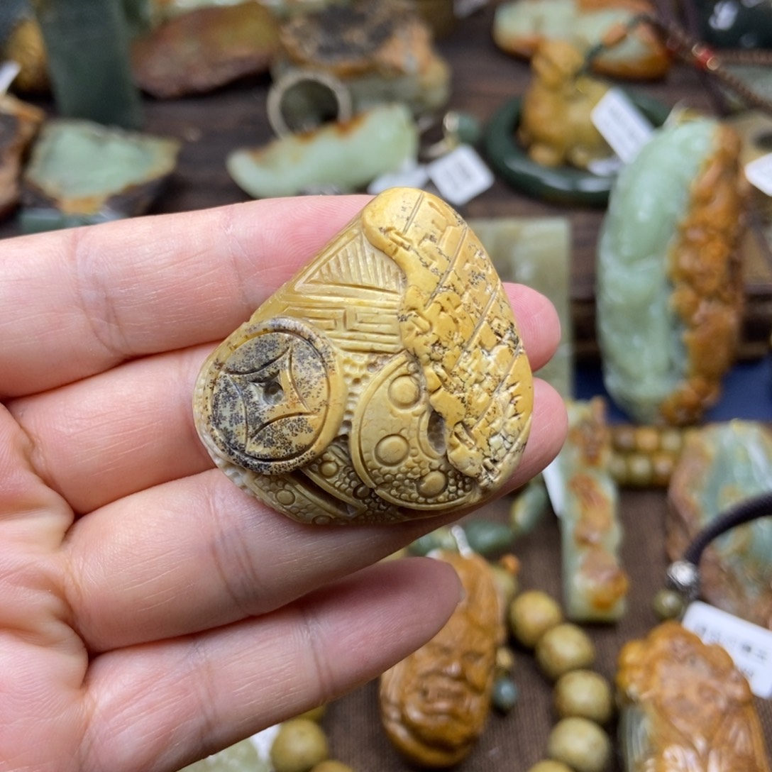 未镶嵌岫岩河磨玉（透闪石质玉）珠宝奇石