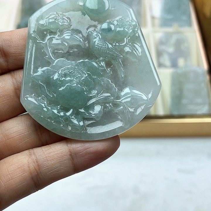 翡翠未镶嵌颈饰天然翡翠A货花鸟牌