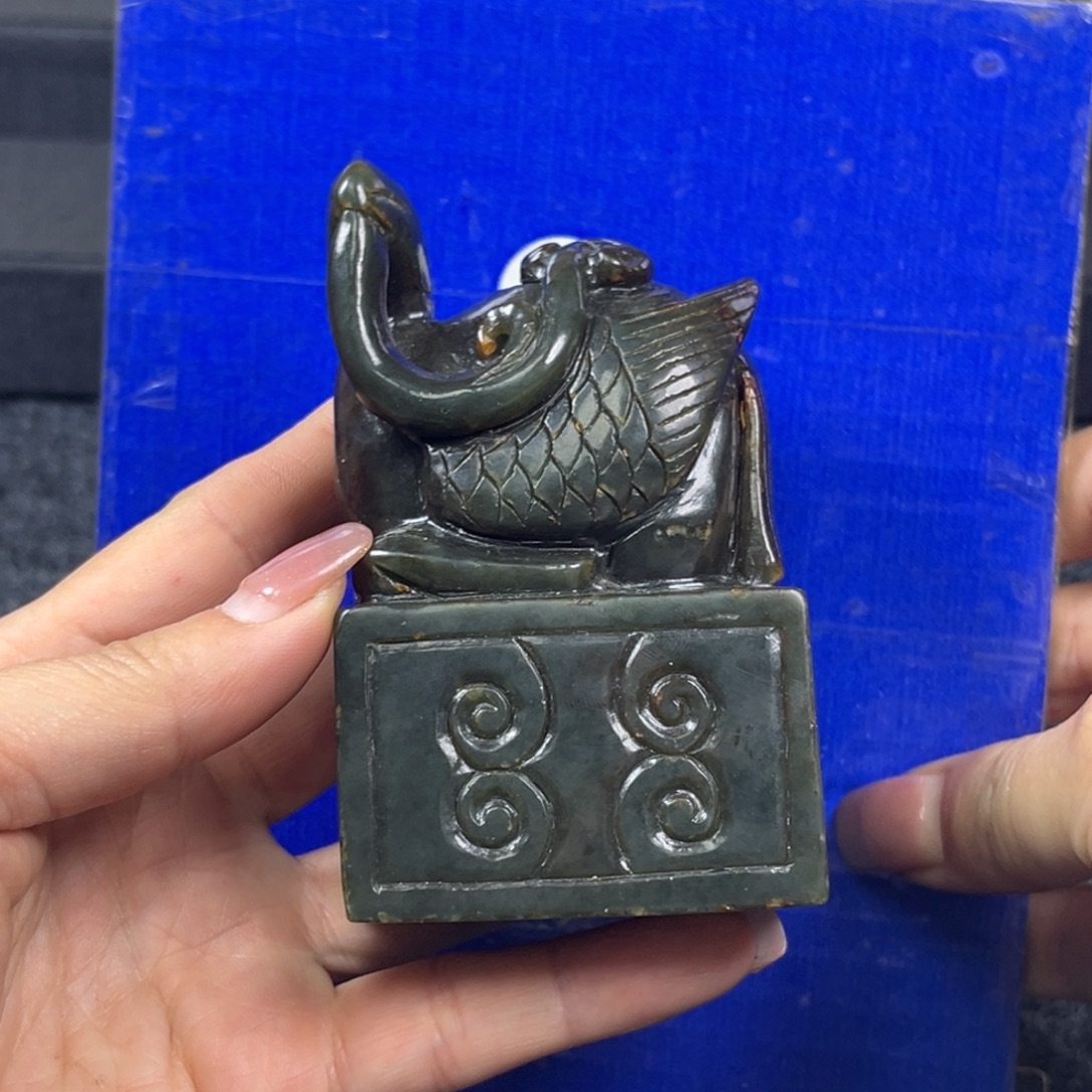 诚***仁和田玉未镶嵌挂件