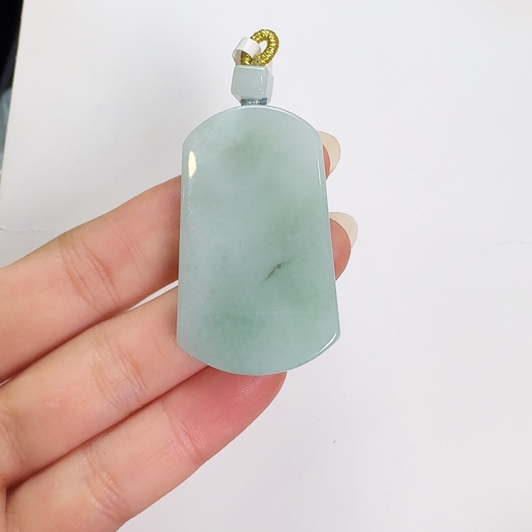 翡翠颈饰未镶嵌无事牌