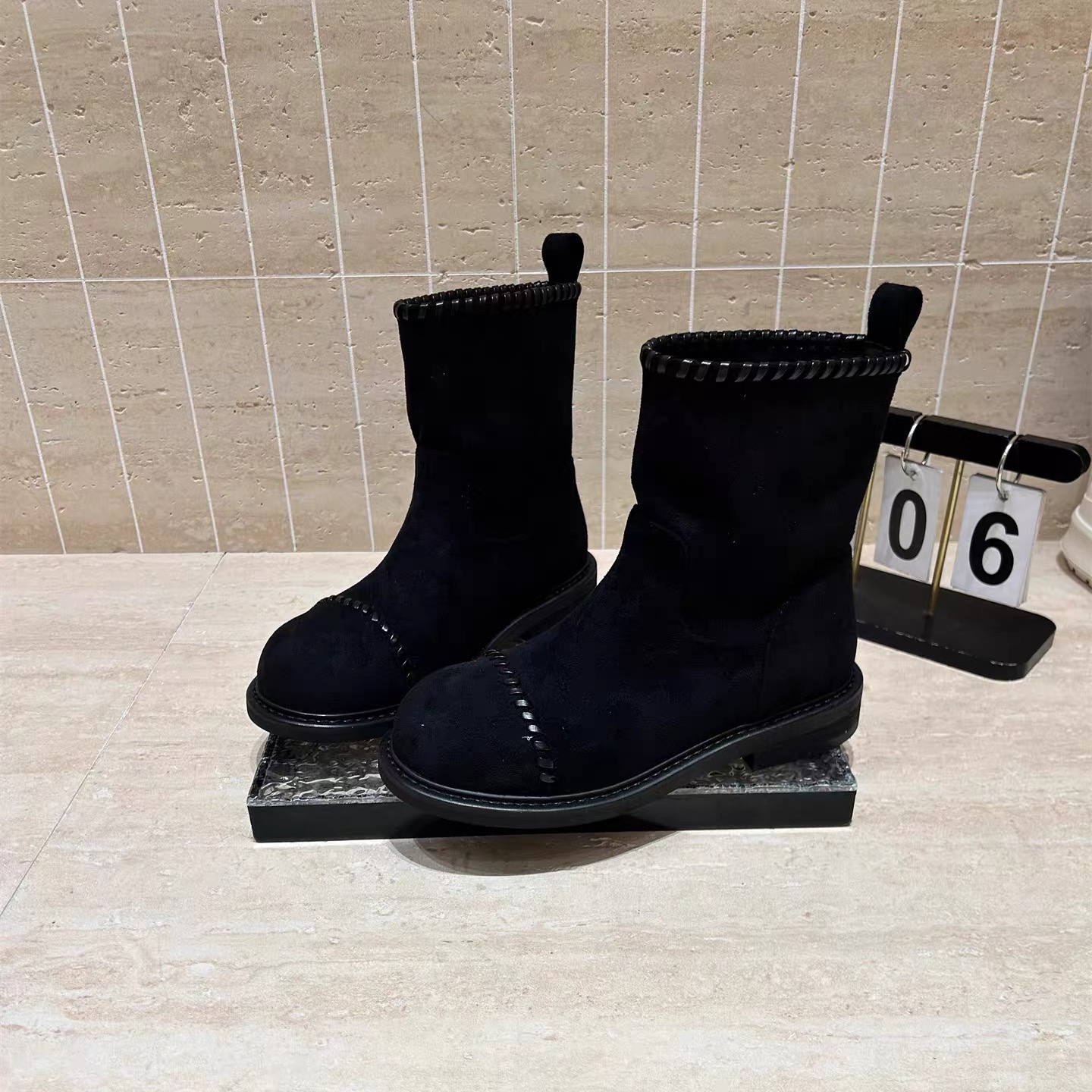 C9409 黑色  时尚秋冬气质低跟圆头女士短靴 马丁靴