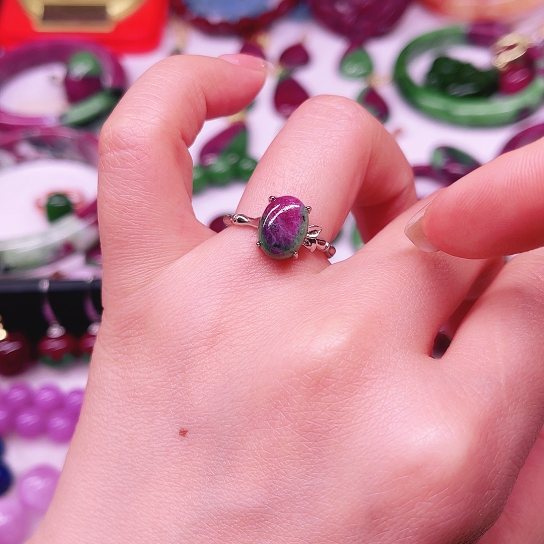 未镶嵌红宝石戒指