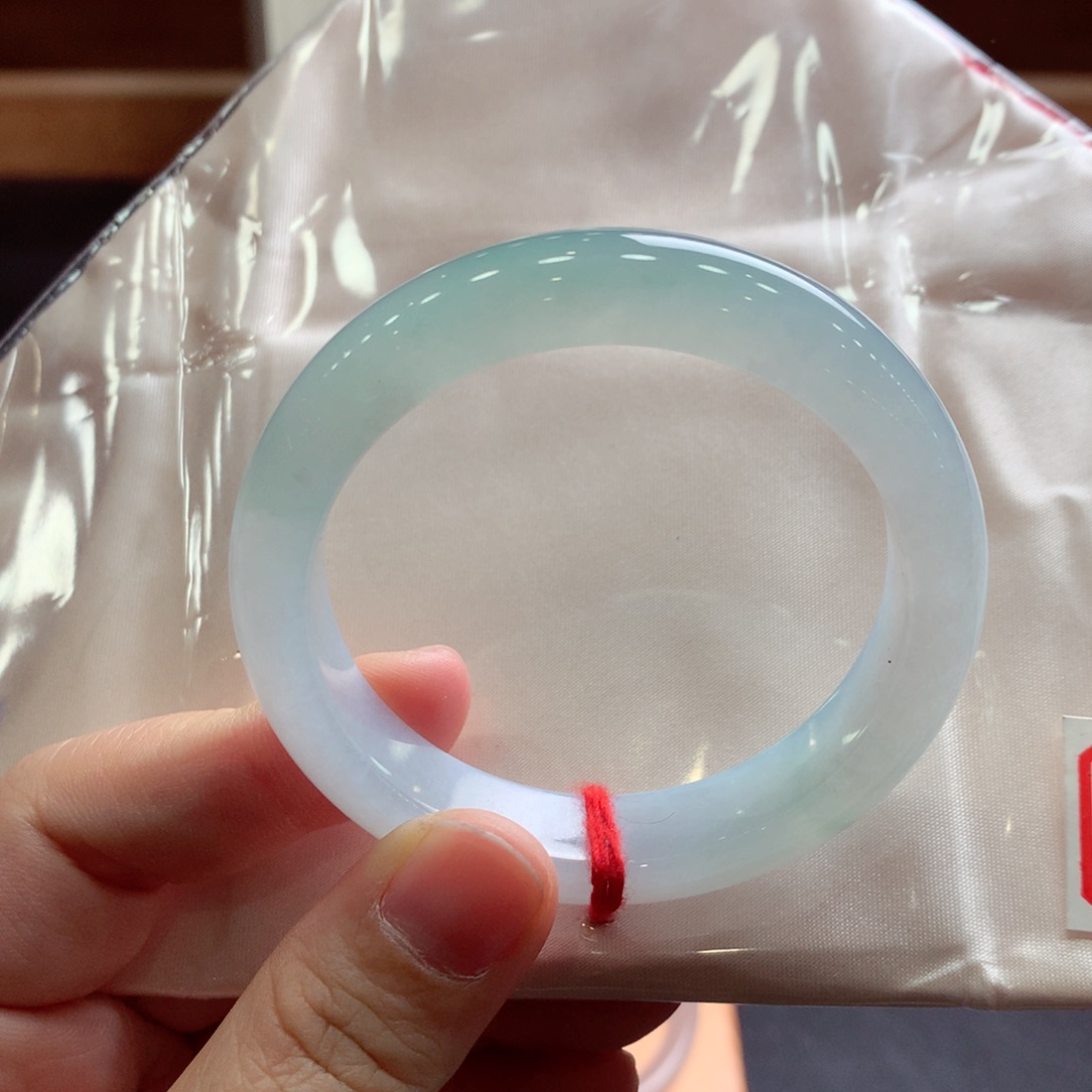 翡翠手镯未镶嵌天然翡翠