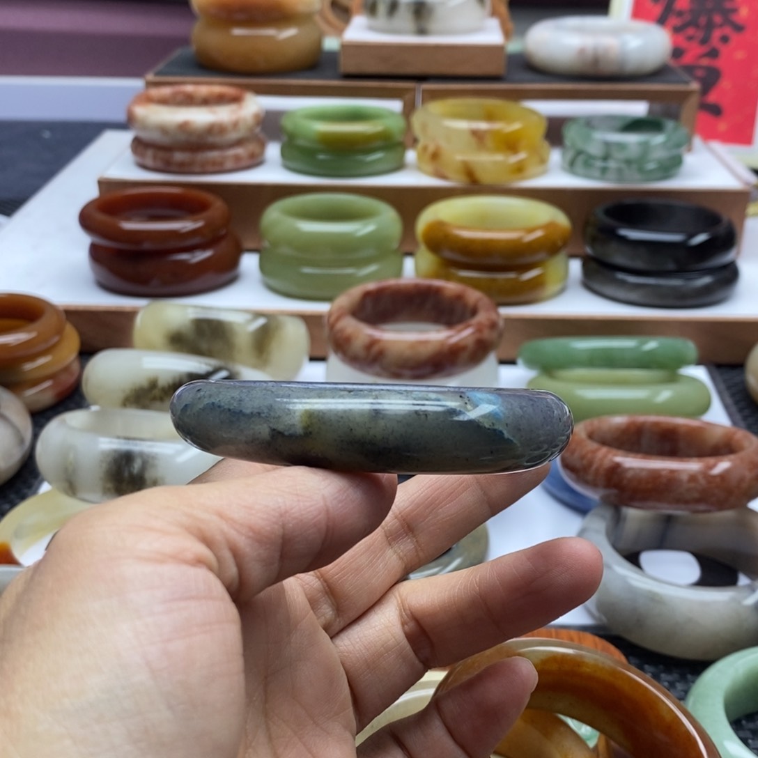 石英质玉手镯未镶嵌@***点