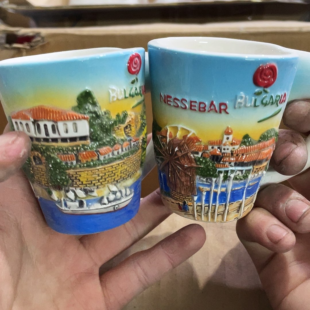 摆件   磕碰。封釉。