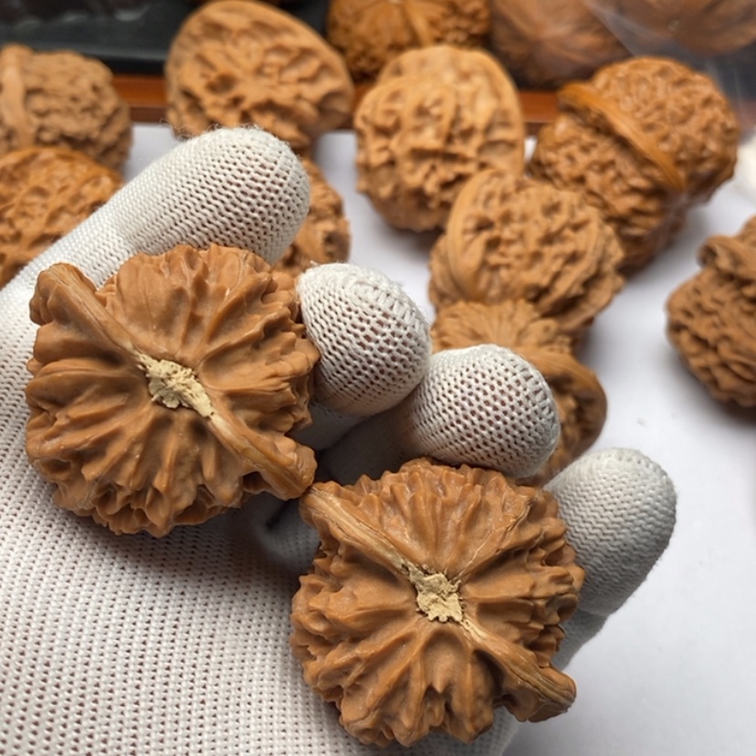 【闪购商品】文玩核桃把件一**碗27宫灯
