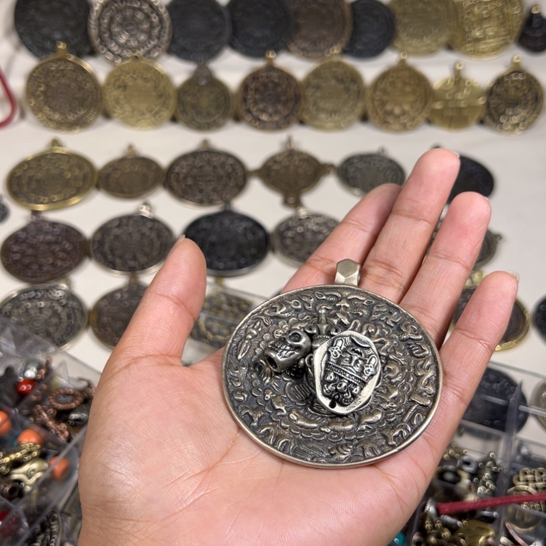 阿***式九宫八卦配饰搭配黑色腰挂