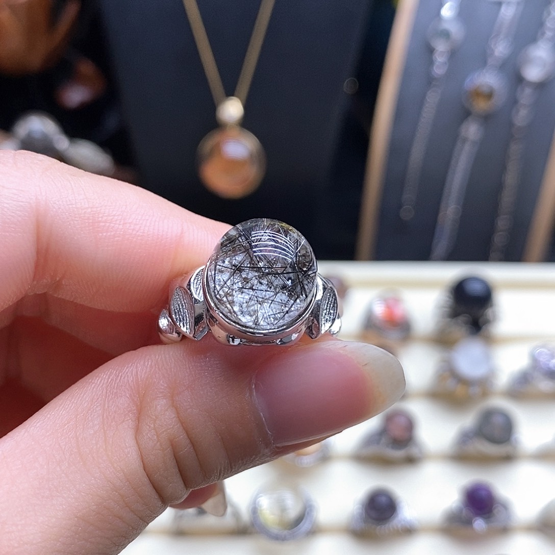 汐***颜水晶戒指银S925镶嵌活口