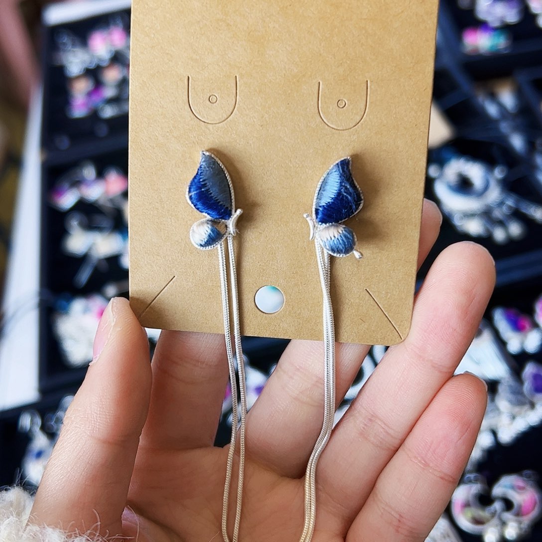 织绣民族风手工刺绣耳钉