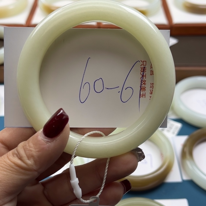 和田玉手镯未镶嵌开***乐