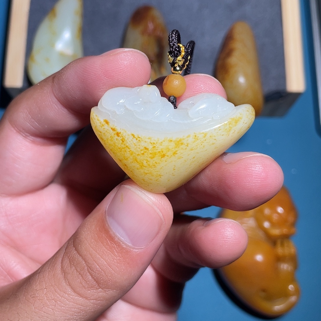 和田玉未镶嵌车挂