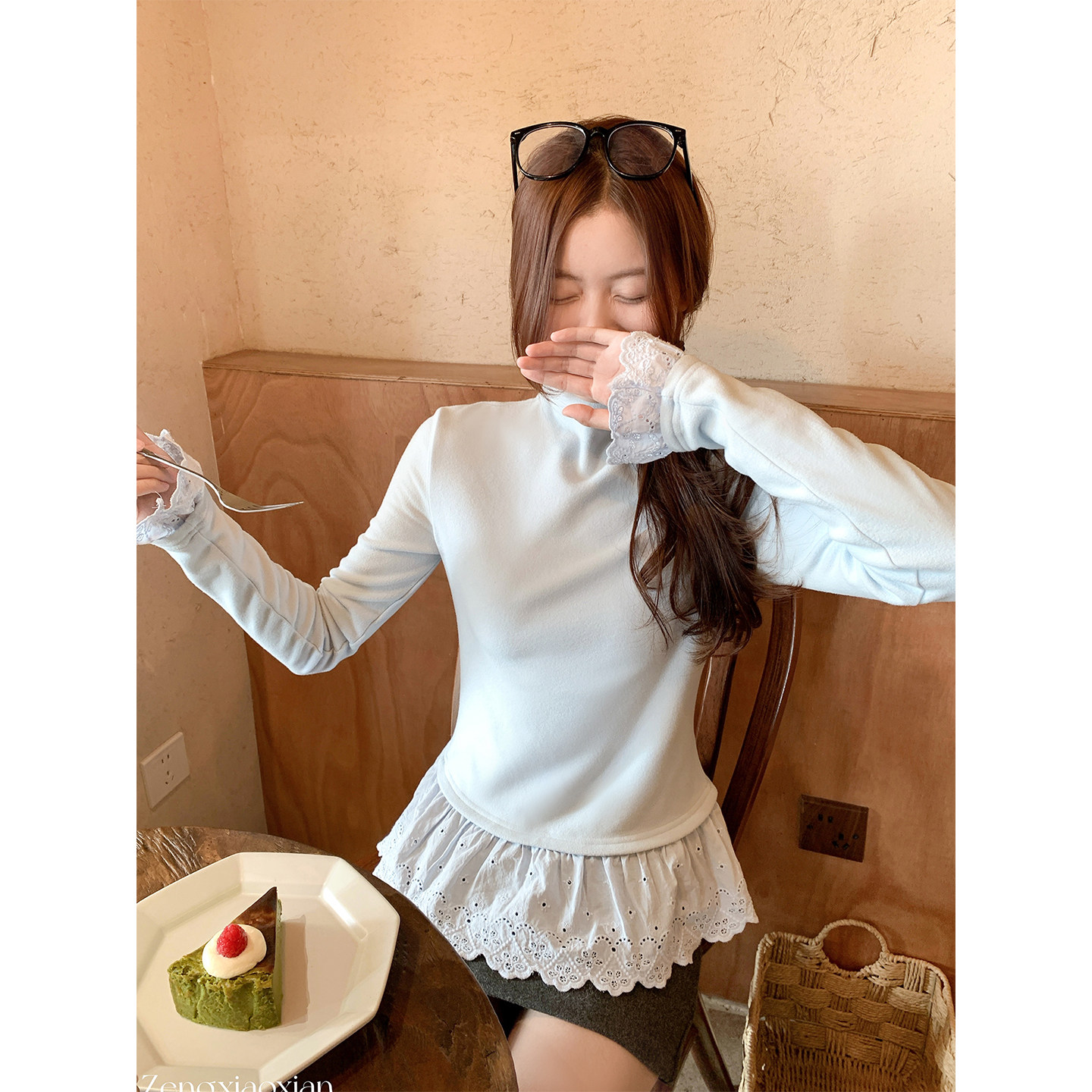 曾小咸 韩系蓝色内搭蕾丝打底t恤女ZA54TXF0510