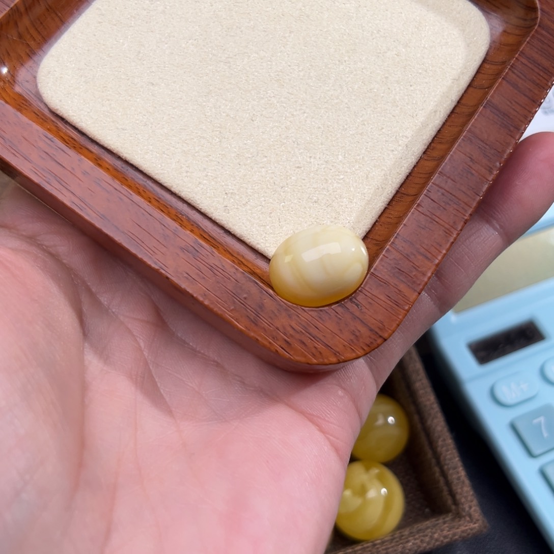 琥珀裸石未镶嵌琥珀裸石未镶嵌94