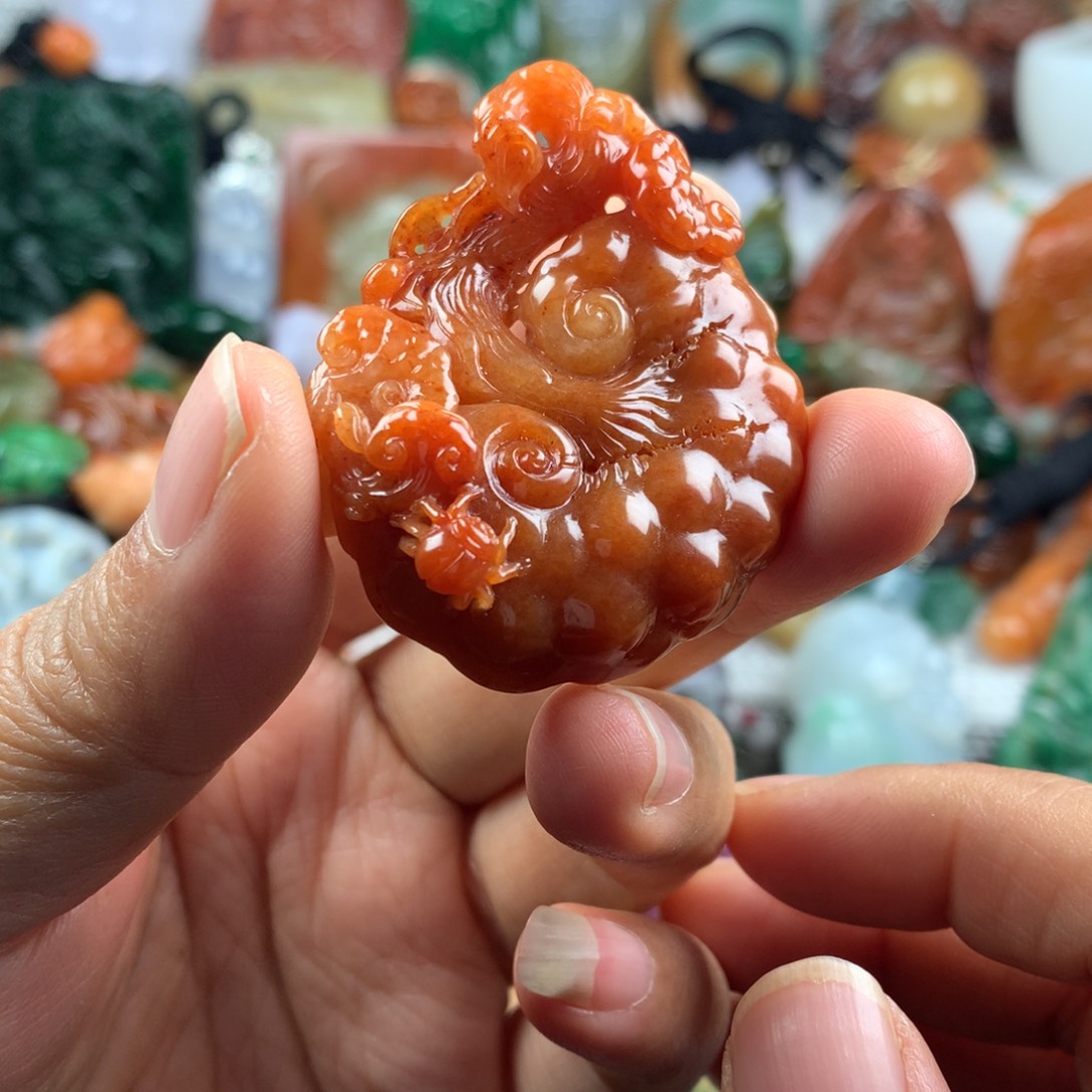 用***2翡翠未镶嵌颈饰挂件