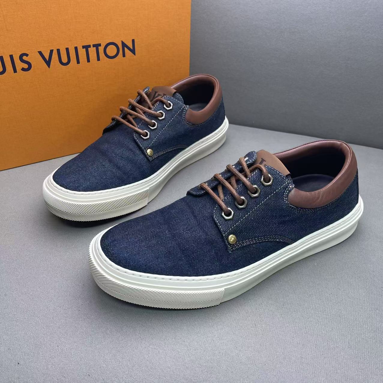 99新 LouisVuitton/路易威登 牛仔蓝帆布时尚休闲系带板鞋 40码