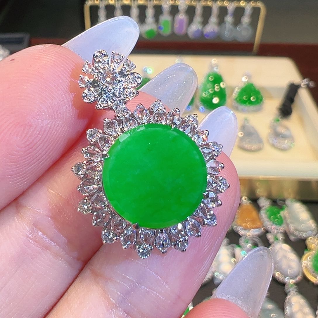 翡翠吊坠(不含链)18K金镶嵌翡翠