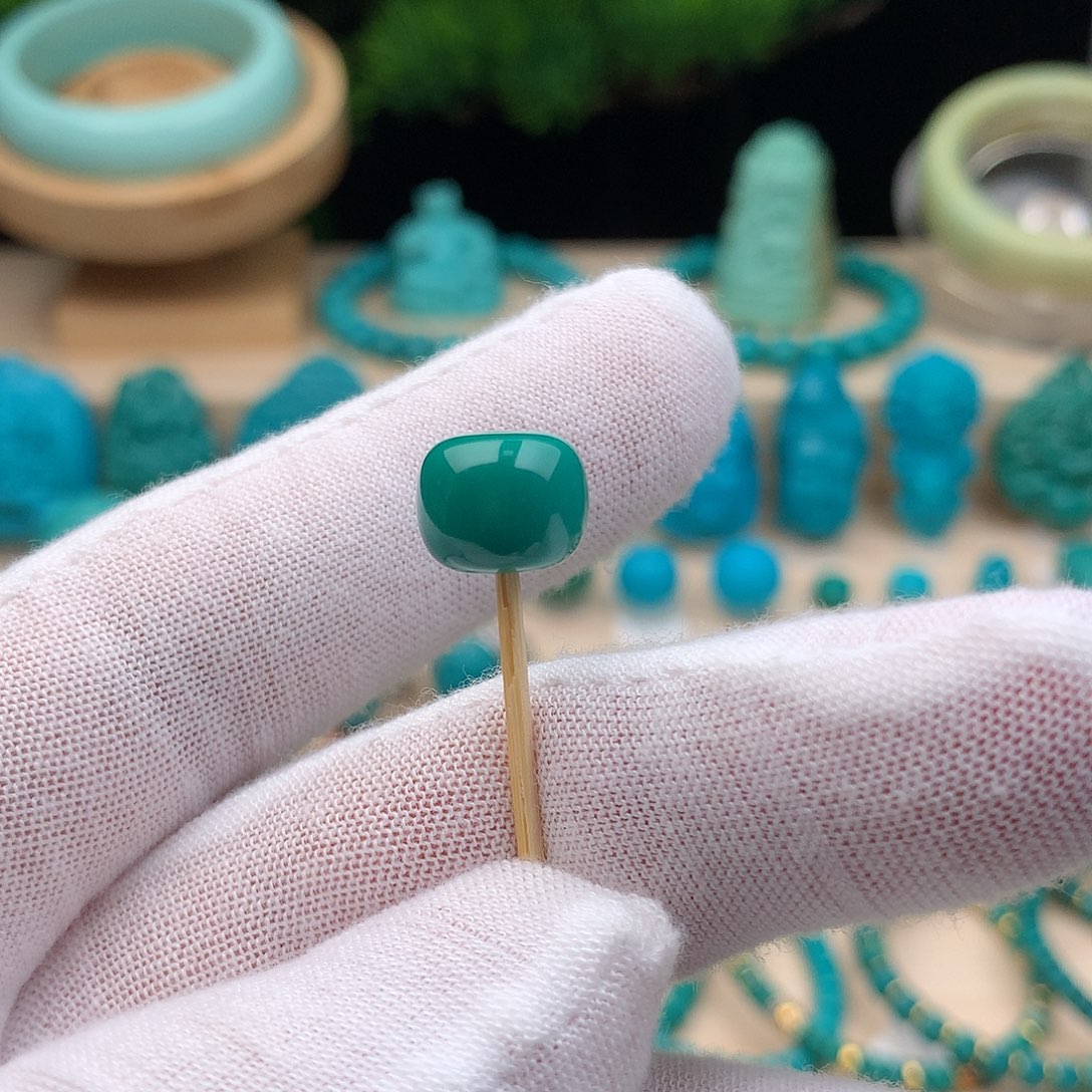 绿松石未镶嵌颈饰