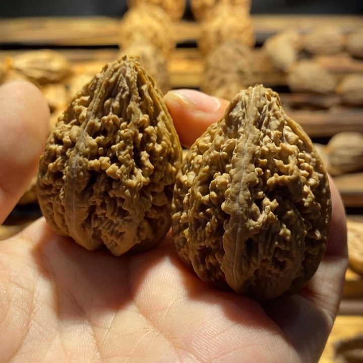 梨***地吊坠文玩核桃闷尖蚂蚁塔，文玩