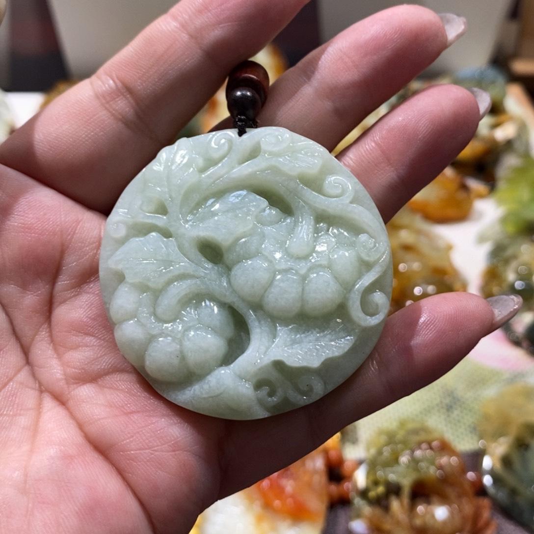 蛇纹石玉未镶嵌颈饰