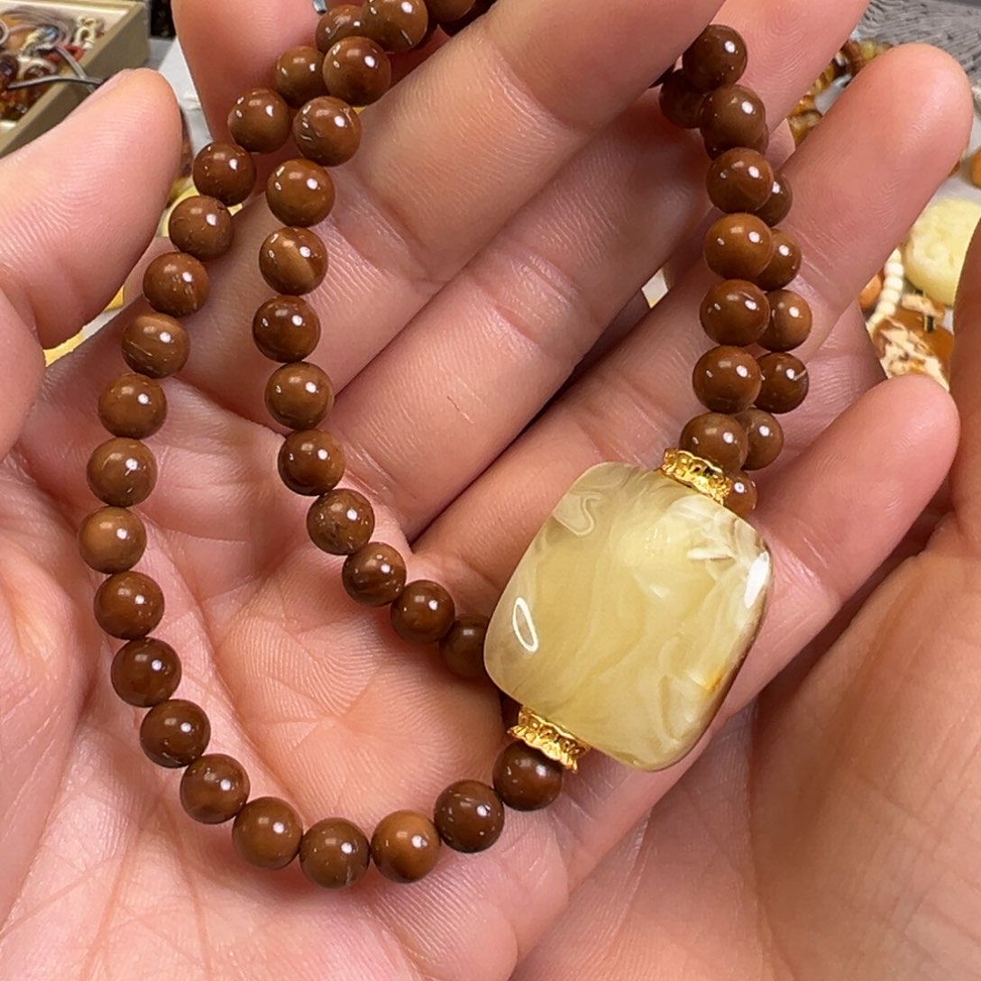 蜜蜡裸石未镶嵌蜜蜡