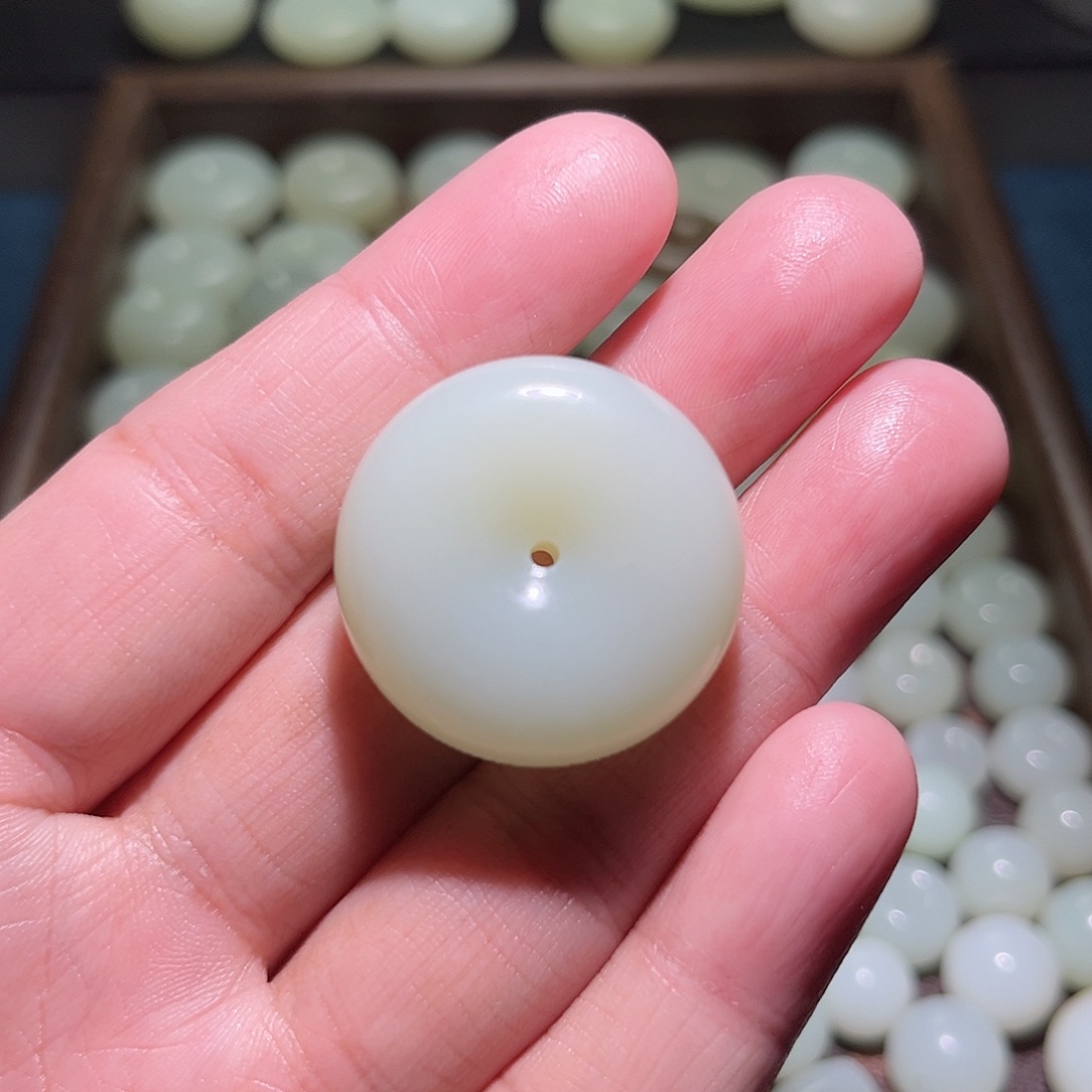 无***虑和田玉未镶嵌颈饰