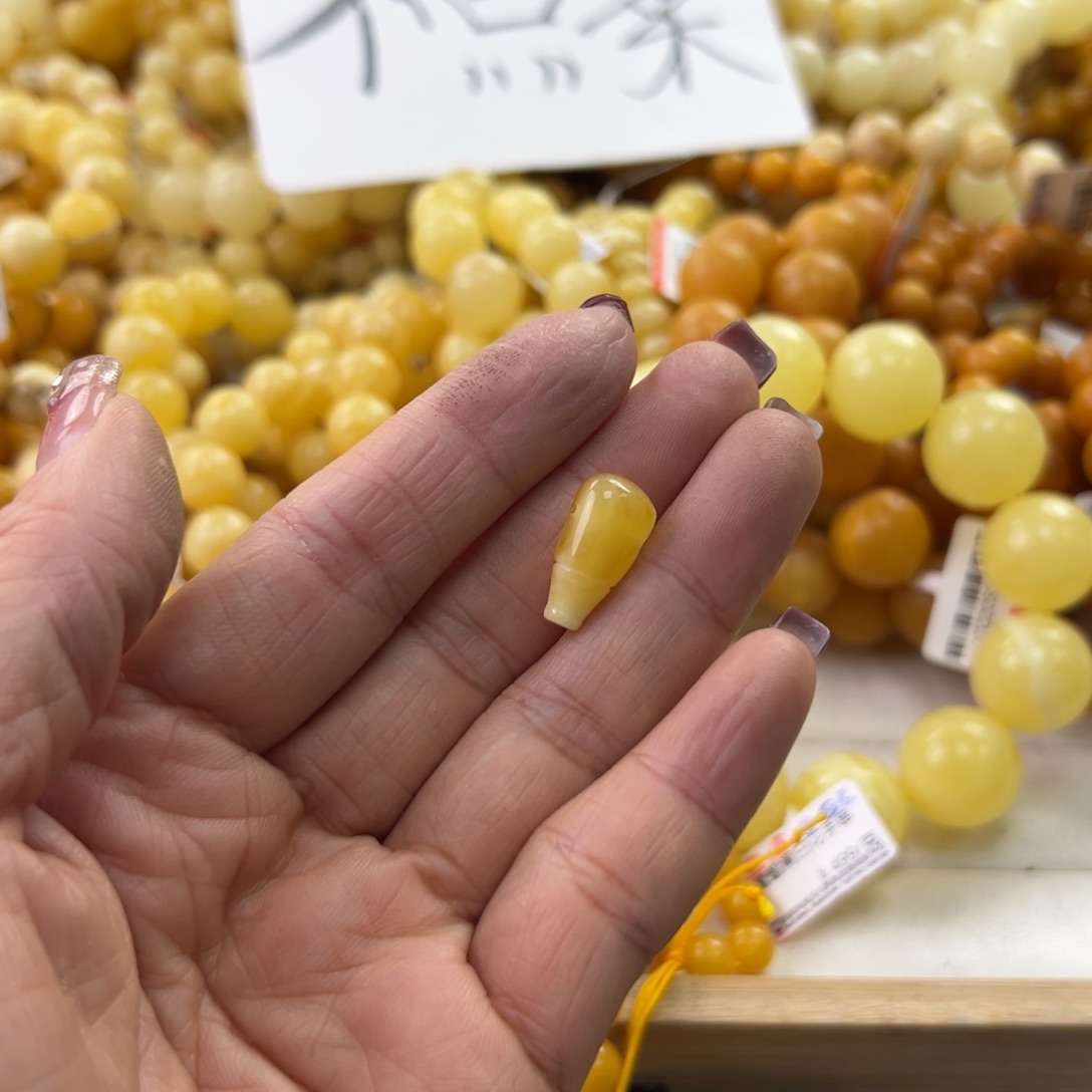 琥珀珠宝奇石未镶嵌