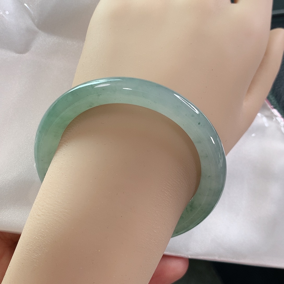 翡翠手镯未镶嵌①③⑥