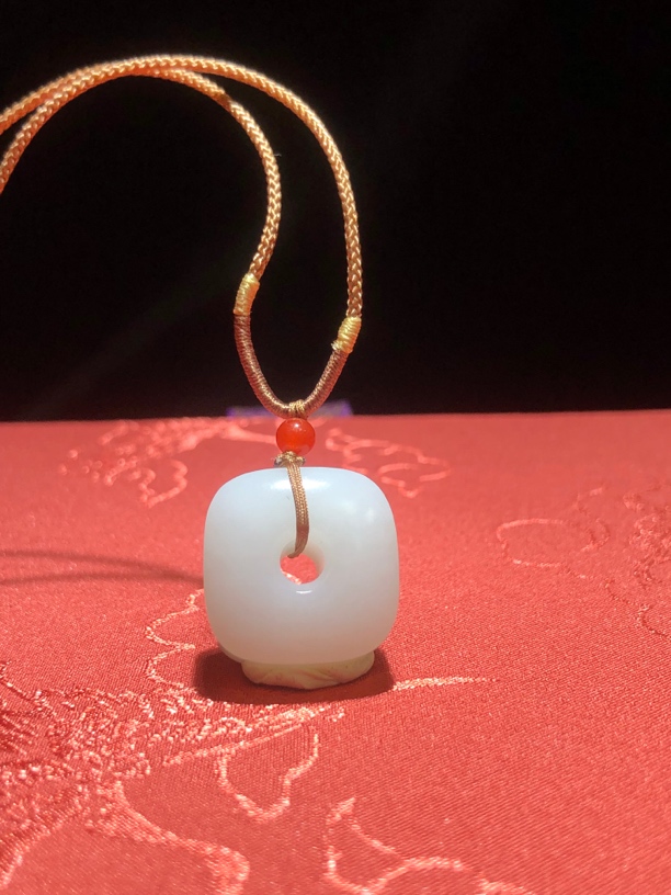 新疆天然和田玉羊脂白玉四方扣精美吊坠百搭时尚