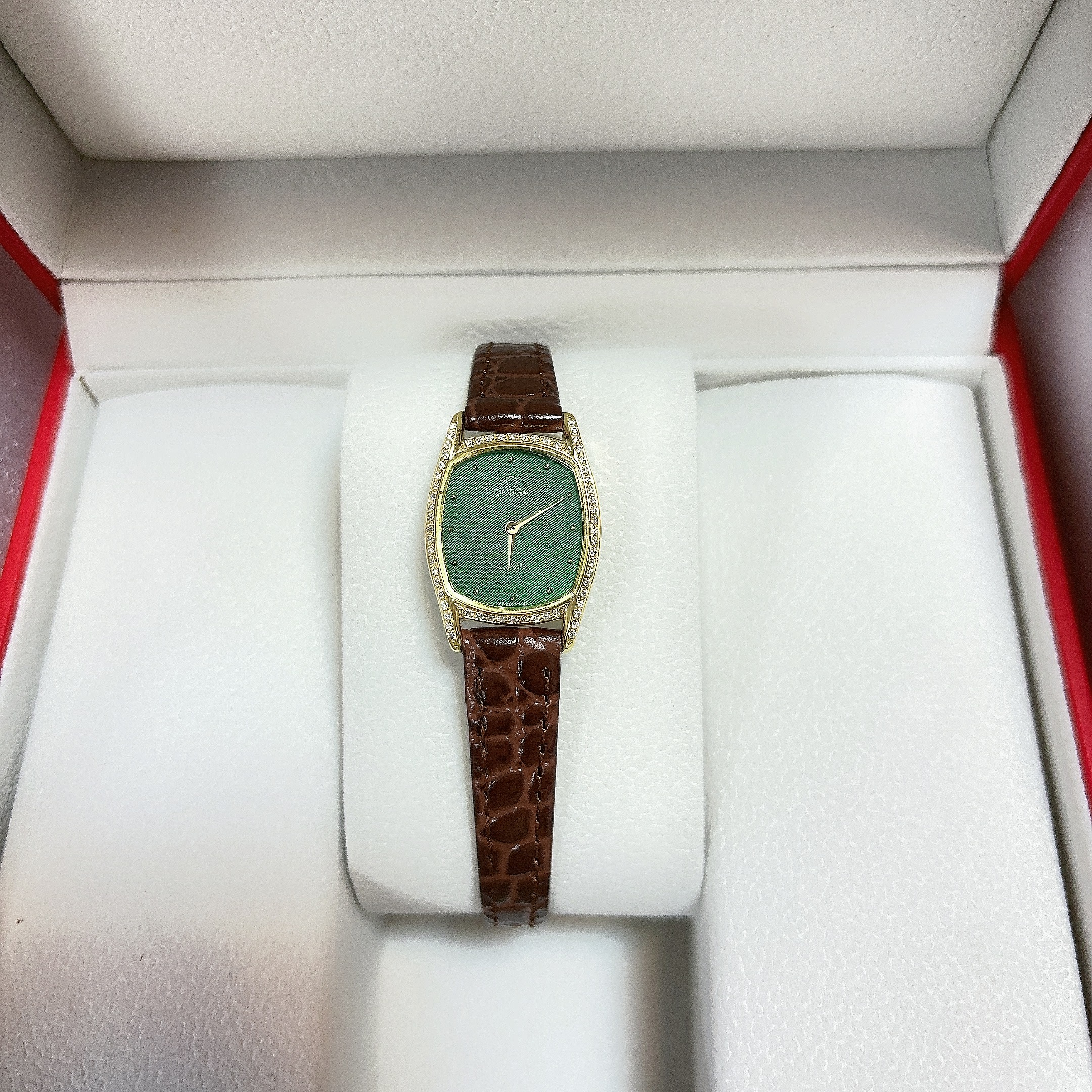 95新 Omega/欧米茄 石英腕表/后镶钻/581