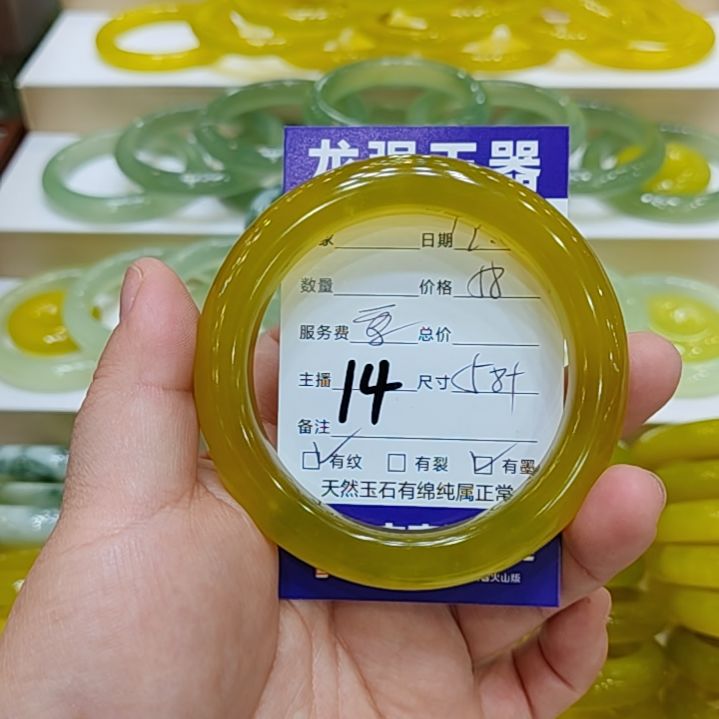 岫玉未镶嵌手镯岫玉微瑕多样性