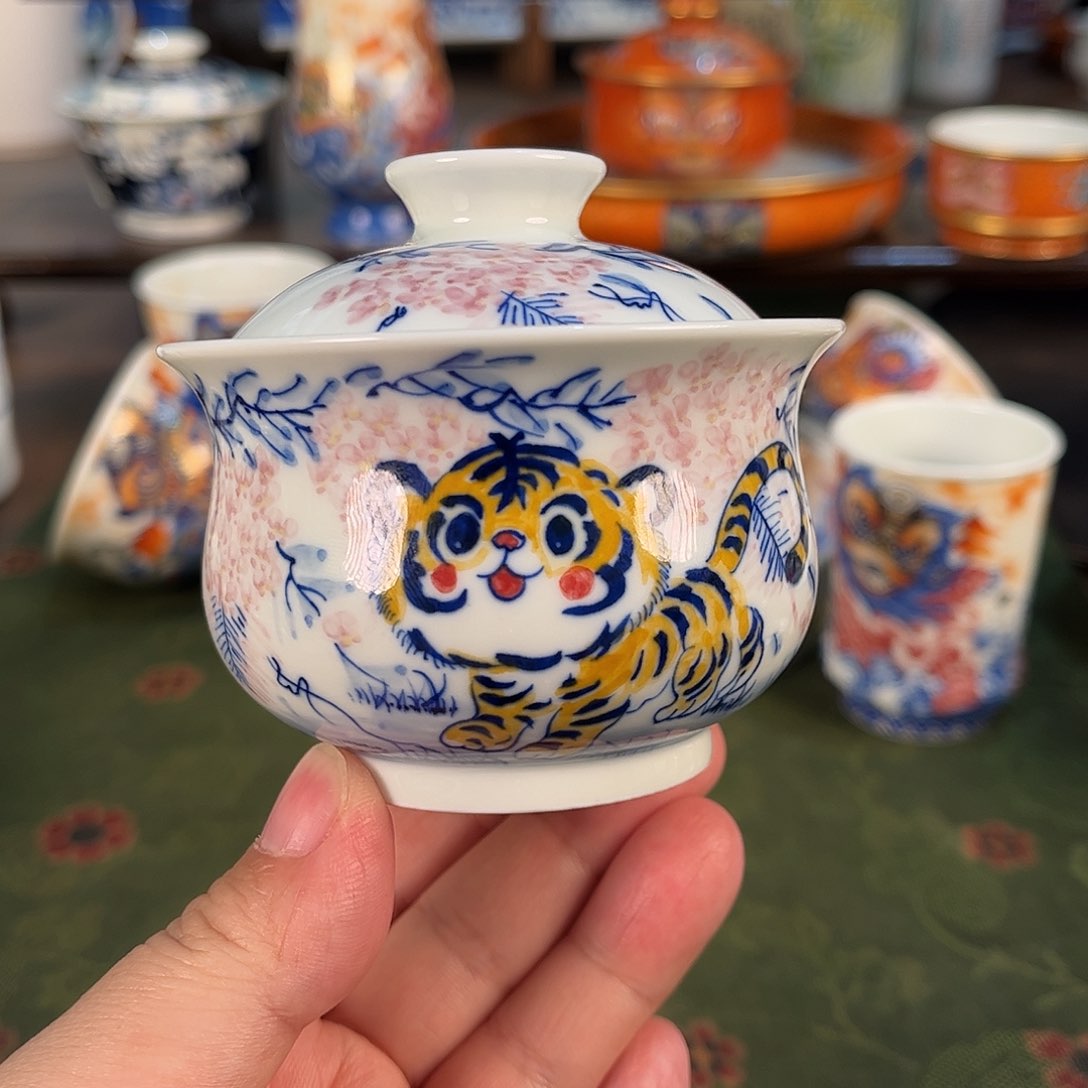 釉下五彩老虎盖碗