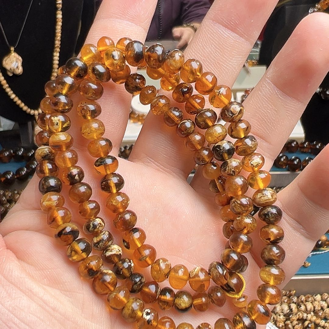 琥珀颈饰未镶嵌抚顺