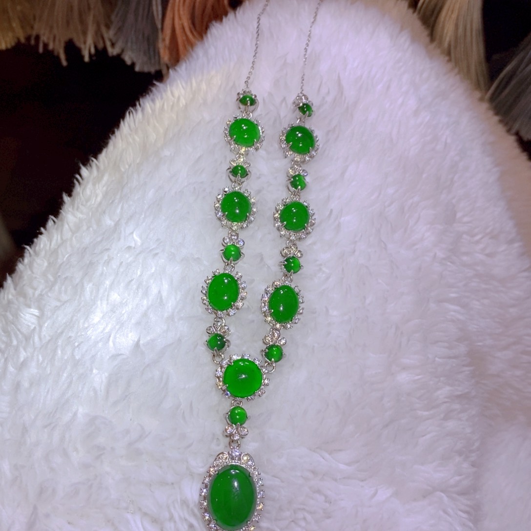 翡翠颈饰银S925镶嵌天然翡翠