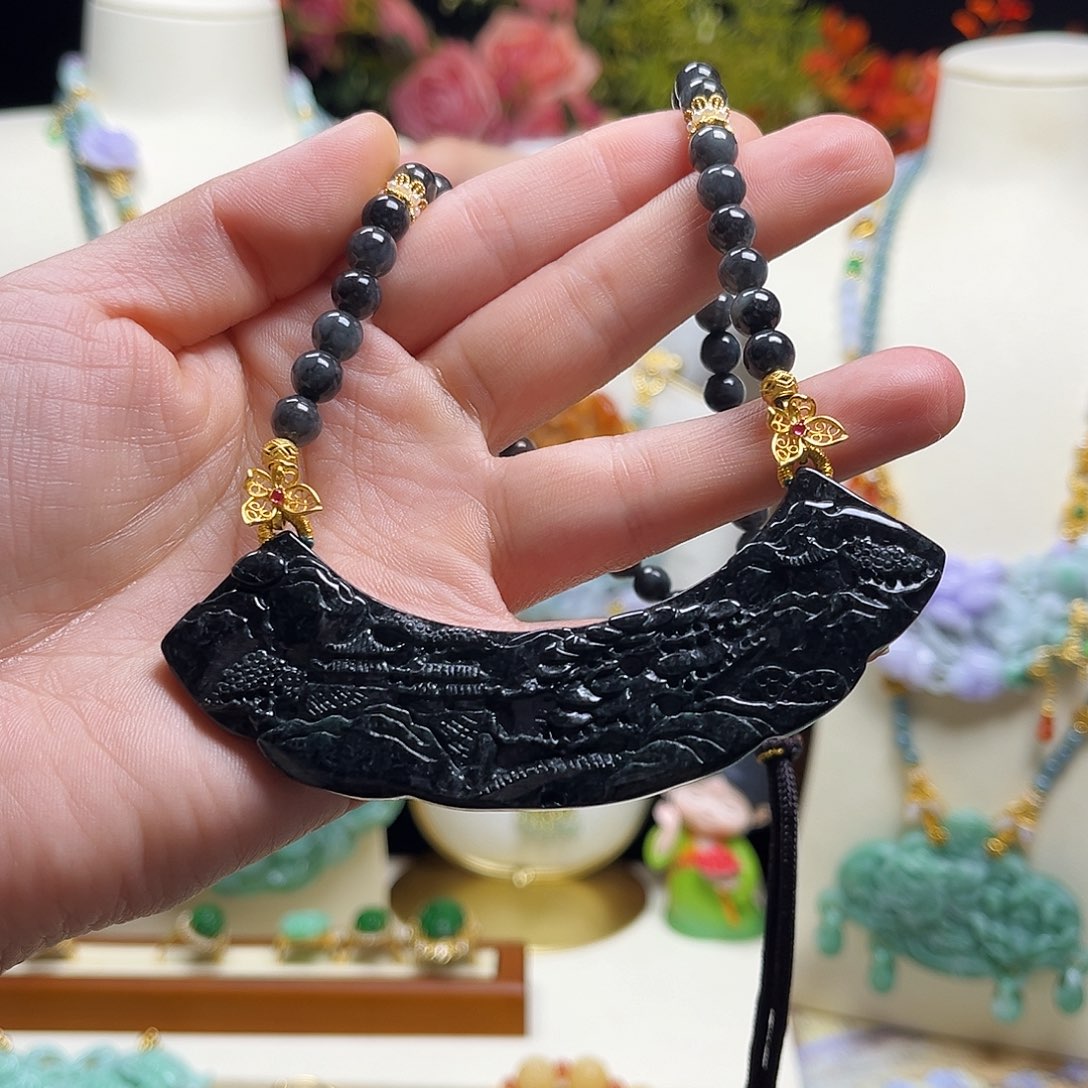 翡翠颈饰未镶嵌天然翡翠