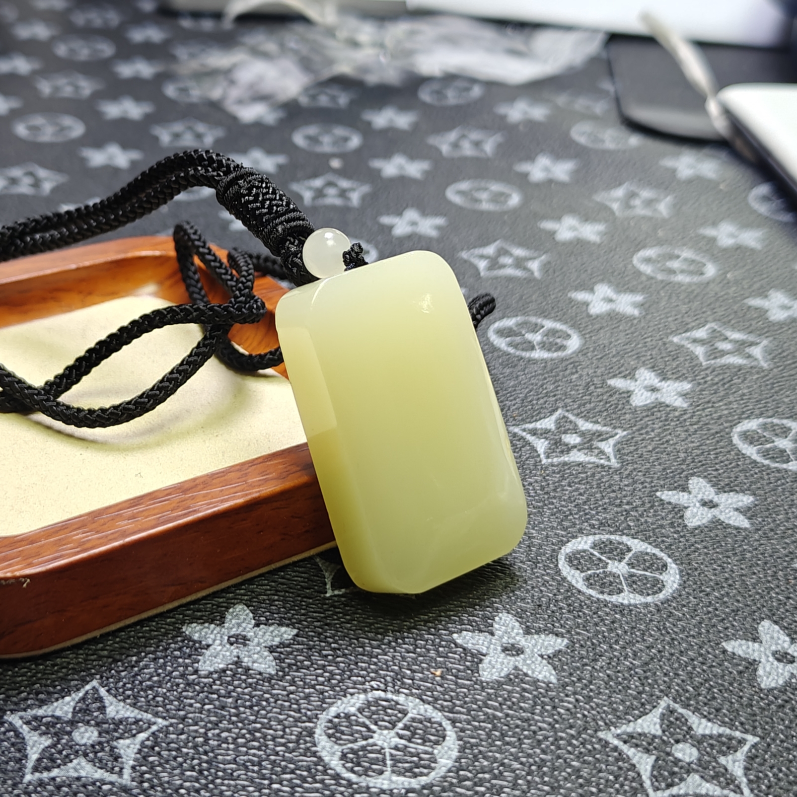 [停业清货]黄口色无事牌吊坠-207-多样性发一