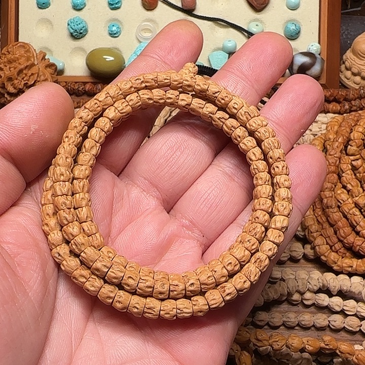 逮***亮柏香籽/百香籽吊坠